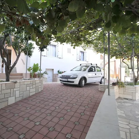 Apartments With A Parking Space Okrug Gornji, Ciovo - 11879