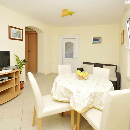Апартаменти With A Parking Space Okrug Gornji, Ciovo - 11879 Трогір